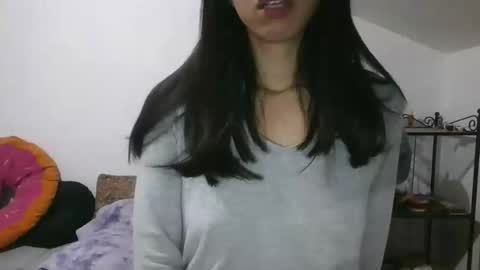 Snapshot of axuepetitt chatting on 09.20.25 axue online show from 09.20.25