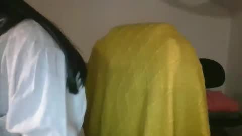 Snapshot of axuepetitt chatting on 10.31.25 axue online show from 10.31.25