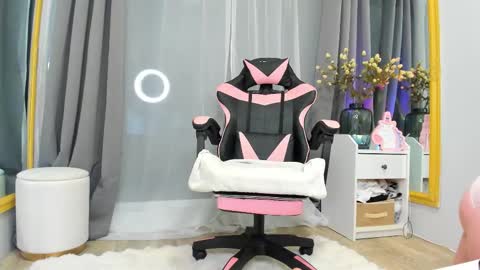 Snapshot of ayaye_ chatting on 01.09.26 SundyRose online show from 01.09.26