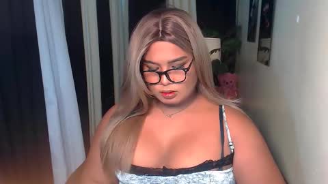 Snapshot of ayesha_amethyst chatting on 12.18.25 AYESHA online show from 12.18.25