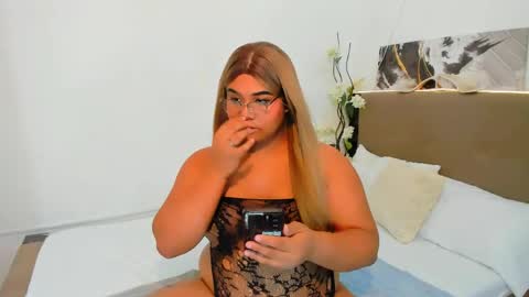 AYESHA online show from 04.04.26