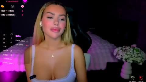 Snapshot of ayla_demir chatting on 05.25.26 Ayla Demir online show from 05.25.26