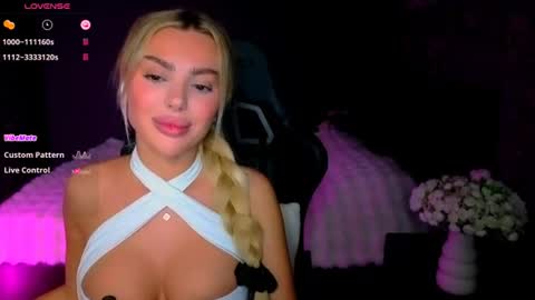 Snapshot of ayla_demir chatting on 06.28.26 Ayla Demir online show from 06.28.26