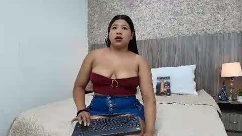 Snapshot of ayleen_collins chatting on 06.30.26 Ayleen Collins online show from 06.30.26