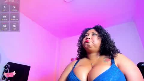 Snapshot of ayliinn_ chatting on 11.21.25 Ayliinn online show from 11.21.25