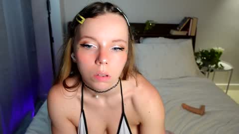 Snapshot of ayralust chatting on 02.01.25 Ayra Lust online show from 02.01.25