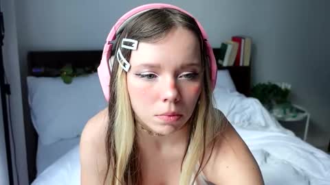 Snapshot of ayralust chatting on 02.10.25 Ayra Lust online show from 02.10.25