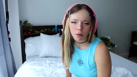 Snapshot of ayralust chatting on 03.08.25 Ayra Lust online show from 03.08.25