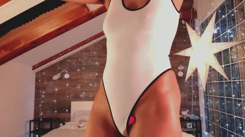 Snapshot of azaliaswallows chatting on 01.27.25 azaliaswallows online show from 01.27.25