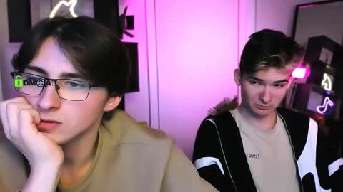 Snapshot of azen_rush chatting on 12.18.25 azen_rush online show from 12.18.25