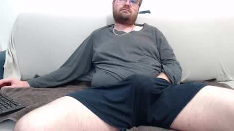 Snapshot of azer912 chatting on 10.05.25 Azer online show from 10.05.25