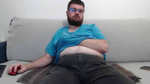 Snapshot of azer912 chatting on 10.19.25 Azer online show from 10.19.25