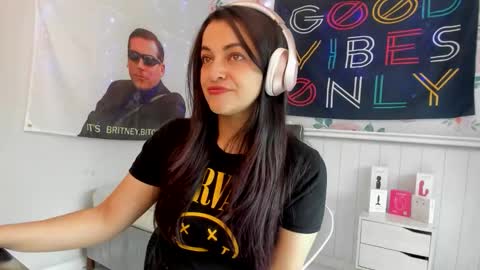 Snapshot of azucenaxxxgp chatting on 10.18.25 Azucena R online show from 10.18.25