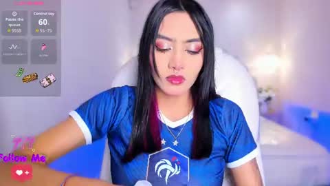 Snapshot of azurakindong chatting on 07.18.26 Azura online show from 07.18.26