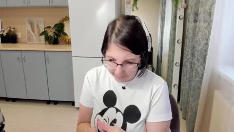 Snapshot of b_bonya_m chatting on 01.27.25 Bonya online show from 01.27.25