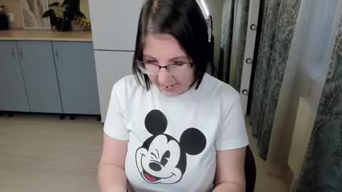 Snapshot of b_bonya_m chatting on 01.27.25 Bonya online show from 01.27.25