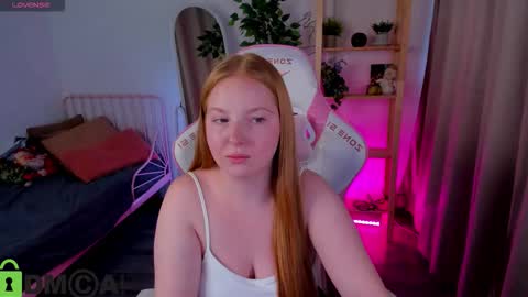 Snapshot of b_e_l_l_a_trix chatting on 01.15.26 Bella online show from 01.15.26