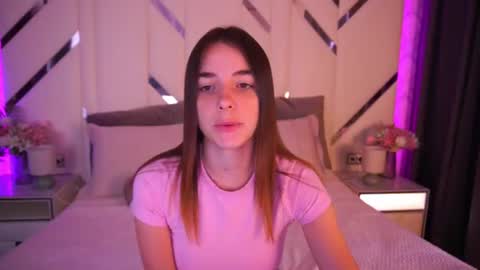 Snapshot of babe_dollie chatting on 06.26.26 Babe online show from 06.26.26