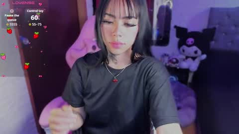 Snapshot of babee_04 chatting on 09.23.25 babee online show from 09.23.25