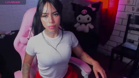 Snapshot of babee_04 chatting on 11.06.25 babee online show from 11.06.25