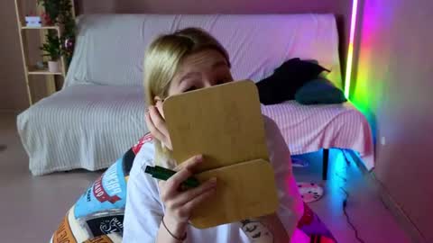 Snapshot of babees_eva chatting on 05.12.26 Sweety Eva online show from 05.12.26