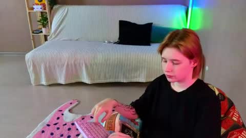 Snapshot of babees_eva chatting on 06.04.26 Sweety Eva online show from 06.04.26