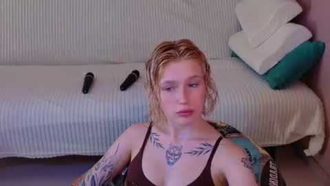 Snapshot of babees_eva chatting on 07.21.26 Sweety Eva online show from 07.21.26