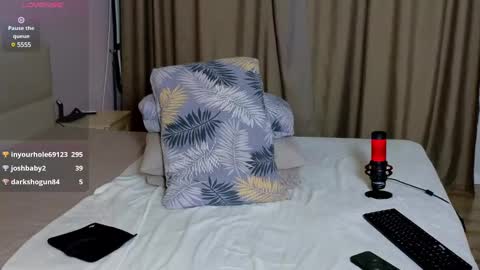 Snapshot of babespace chatting on 12.20.24 Lina online show from 12.20.24