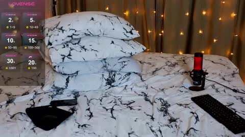 Snapshot of babespace chatting on 12.22.24 Lina online show from 12.22.24