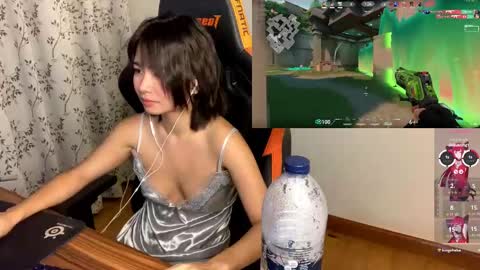 Snapshot of babiej_ chatting on 02.27.25 Jialyn online show from 02.27.25