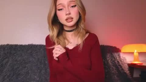 Snapshot of baby_adele chatting on 09.08.25 bb adele online show from 09.08.25