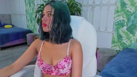 Snapshot of baby_julieta00 chatting on 05.13.26 Julieta online show from 05.13.26