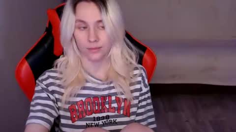 baby_kitte online show from 12.12.24