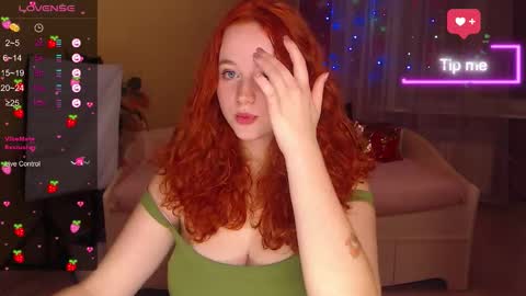 Snapshot of baby_little_fox chatting on 09.30.25 baby_little_fox online show from 09.30.25
