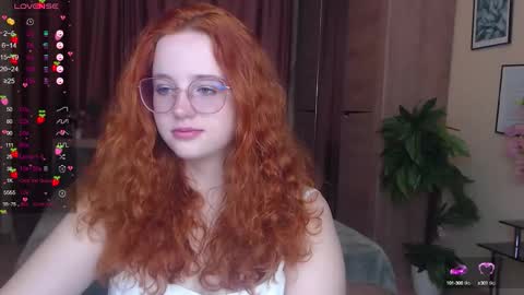 Snapshot of baby_little_fox chatting on 10.09.25 baby_little_fox online show from 10.09.25