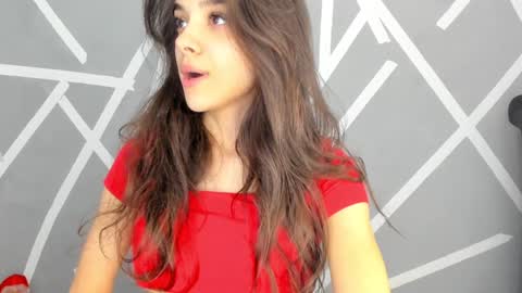 Snapshot of babyaylin chatting on 12.21.24 Aylin  online show from 12.21.24