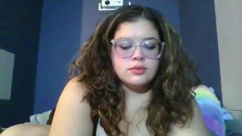 Snapshot of babyelle0 chatting on 11.11.25 Your Highness Elle online show from 11.11.25