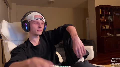 Big cock boy online show from 12.19.24