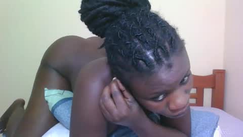 Snapshot of babyrozillah chatting on 02.12.26 PRISCILLAH online show from 02.12.26