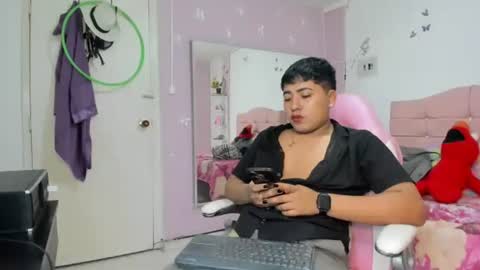 Snapshot of badboyjuan_ chatting on 05.11.26 JUAN online show from 05.11.26