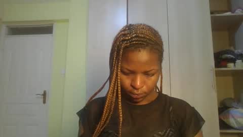 Snapshot of baddie_dee chatting on 10.25.25 baddie_dee online show from 10.25.25