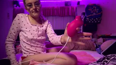 Snapshot of baddieprettypussy chatting on 05.23.26 baddieprettypussy online show from 05.23.26