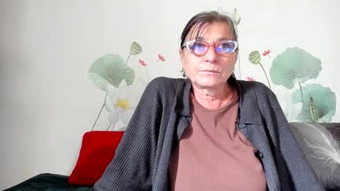 Snapshot of badgg chatting on 10.01.25 Gina online show from 10.01.25