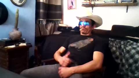 Snapshot of badhombremx chatting on 01.08.26 Mexican livin Off the Wall online show from 01.08.26