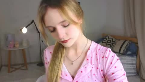 Snapshot of baeyoda chatting on 06.05.26 Kate online show from 06.05.26