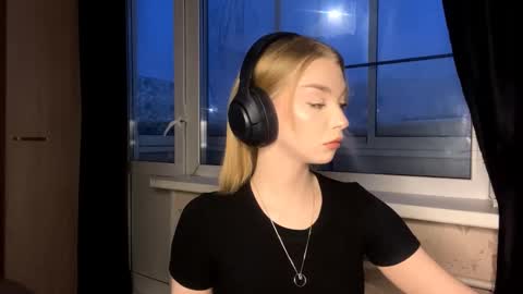 Holly online show from 02.04.26