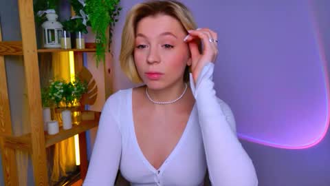 Elly online show from 02.25.26