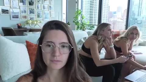 Snapshot of bambifarrina chatting on 10.22.25 bambifarrina online show from 10.22.25