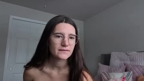 Snapshot of bambifarrina chatting on 11.30.25 bambifarrina online show from 11.30.25