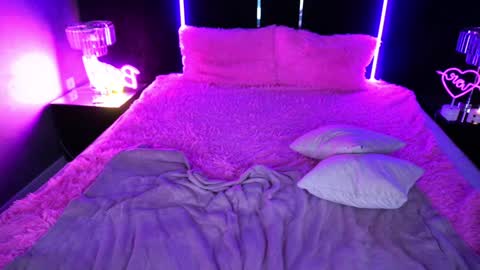 Snapshot of bambiliii chatting on 01.22.25 Bambi online show from 01.22.25